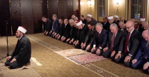 ‏ بالصور...جلالة الملك يلتقي على مأدبة إفطار مجلسي أوقاف وكنائس القدس الشريف