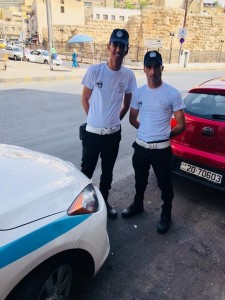 بالصور .. لماذا ارتدى نشامى السير "تي شيرت" أبيض خلال واجباتهم اليوم؟