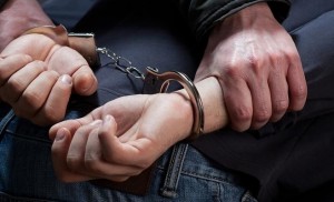 القبض على قاتل طليقته ووالدتها واصابة والدها في الشونة الشمالية