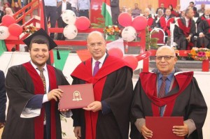 الدكتور عبدالله حسن الدباس مبارك التخرج