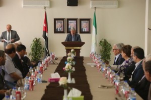 رئيس الجامعة البترا يكرم نخبة من أعضاء الهيئة الاكاديمية