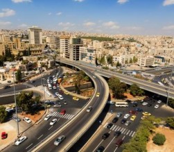 عمّان.. تصادم 9 مركبات و8 إصابات ووفاة