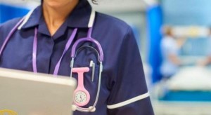 دراسة لشمول الممرضين المتقاعدين بامتيازات قرار التقاعد