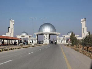 رئيس آل البيت: لا قرار برفع الرسوم بعد .. والجامعة تعاني