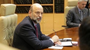 الرزاز يبحث فرص الاستثمار الصيني في الأردن