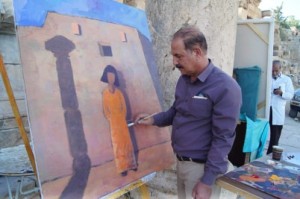 الساحة الرئيسية تحتفي بفعاليات وحرف يدوية