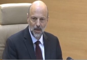 بالفيديو ...حديث رئيس الوزراء اثناء جلسة مجلس الوزراء التي ترأس جلالة الملك جانب منها