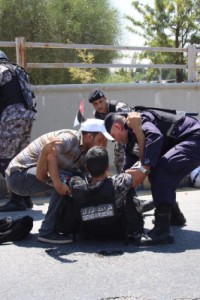 بالصور .. إصابات في صفوف الدرك على الرابع