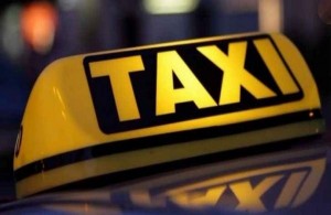 ضبط 5 كفوف حشيش ومادة كريستال بمركبة تكسي