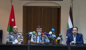 الامن يرد على المعلمين: معلم خلع ملابسه وقام بالصراخ على مرتبات المركز