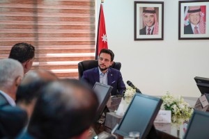 بالصور...ولي العهد بزيارة لوزارة العمل