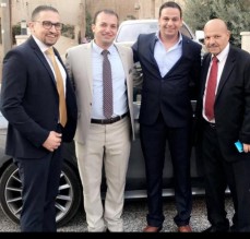 رجل الأعمال ايمن ابو هنيه يتقدم من ابن العم الدكتور أحمد أبو هنيه بأحر التهاني