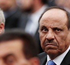 بعد والدته ..سلامه حماد يتبرع بمنزلين وقطعة ارض للاوقاف