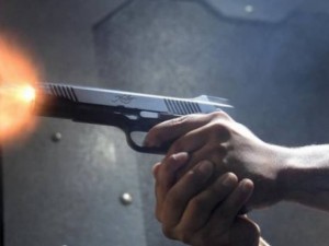 إصابة شاب بطلق ناري في الوجه من قبل صاحب أحد المخابز في الحصن