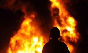 3 اصابات بحريق شقة في عمان