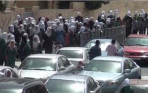 ضبط "متسكع" خلع ملابسه أمام مدرسة بنات في جرش