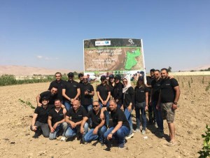 موظفو بنك ABC يشاركون بزراعه الأشجار المثمرة