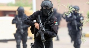 القبض على شخص بحوزته 27 وصلة حشيش و152 حبة كبتاجون اثناء مداهمة أمنية في الكرك