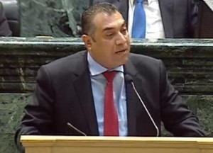 النواب يصفقون للطيطي