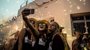 4 أسباب وراء هوس النشر على مواقع التواصل