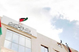 العمل تفند عدد من الاشاعات التي طالت الوزارة ووزيرها