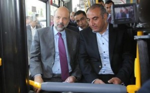 الرزاز يقترح حلا لباصات الكوستر