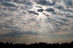 طقس العرب: فرصة لهطول الأمطار ليل الأحد وحتى صباح الاثنين