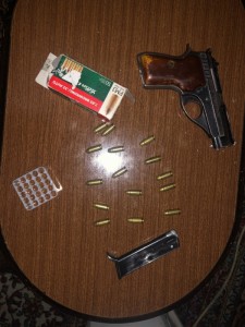 بالصور .. القبض على المتورطين في قضية سلب فرع أحد البنوك في عمان