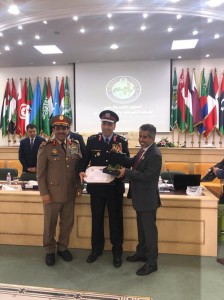 بالفيديو والصور...اللواء الحمود يتسلم ثلاث جوائز فازت بها ادارات ووحدات الامن العام