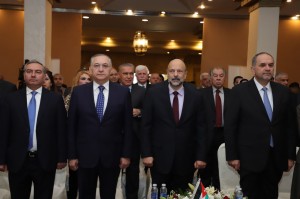 رئيس الوزراء : يرعى حفل اليوم الدولي لمكافحة الفساد الذي نظمته هيئة النزاهة ومكافحة الفساد .