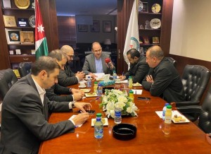 القواسمي يطالب بإعادة النظر بالضرائب المفروضة على الالبسة والاحذية