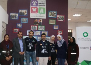 بنك صفوة الإسلامي يشارك بتوزيع الملابس على الأسر العفيفة