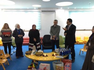 طالبات تربية الطفل بجامعة البترا يحتفلن بانتهاء التدريب الميداني