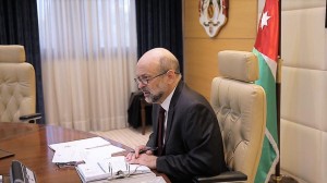 بعد عام ونصف على حكومة الرزاز : %63 من الأردنيين يرون الامور تسير بشكل خاطئ