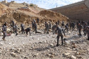 الدفاع المدني: مستمرون بالبحث عن المفقود في سيل الزرقاء