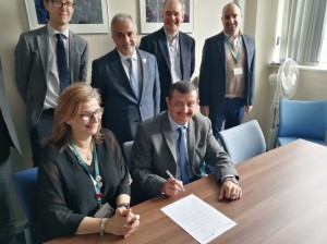  لقاء مع المبتعثين للدكتوراة .. وتوقيع اتفاقية برنامج ماجستير مشترك بين جامعتي عمان الأهلية وبرادفورد