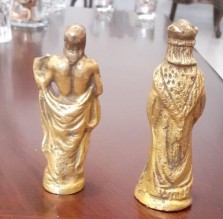 ضبط 3 اشخاص حاولوا بيع قطع أثرية بـ 200 ألف دينار