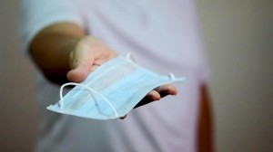 منع تصدير الكمامات الأردنية .. والجمارك تراقبها عبر الحدود