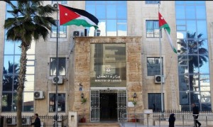 وزارة العمل تنفي رسميا أي استثناءات من قرار مجلس الوزراء