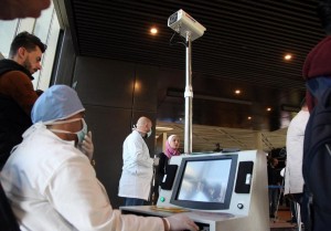 بالصور... الصحة تزود المطارات والمعابر البحرية بماسحات حرارية لفحص الكورونا