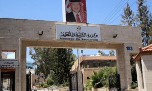 التربية: الاستمرار بالتعلم الالكتروني ولا داعي للقلق بشأن امتحان التوجيهي