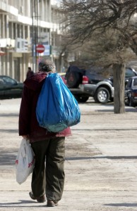 إجراءات مالية حكومية لدعم المرضى وكبار السن والأسر الفقيرة.. قريبا