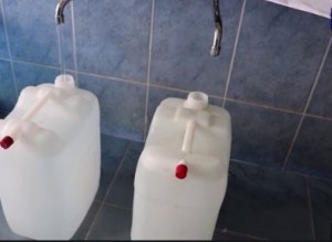 السماح لمحال بيع المياه بالعمل حتى الخامسة