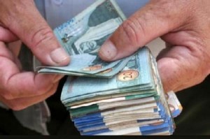 البنوك تزوّد صرافاتها الآلية بالنقود الخميس