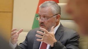 الملك: الكادر الطبي والتمريضي "خط الدفاع الأول" في مواجهة كورونا