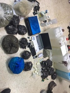 قوة امنية متخصصة تلقي القبض على شخصين احدهما مصنف بالخطير وبحقه ٩٩ طلبا امنيا