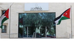 موظفو وزارة النقل يتبرعون بثلاثين ألف دينار لحساب الخير