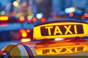 آلية عمل سيارات التكسي والسرفيس في خدمة التوصيل