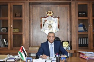 ملاحقة مصاب بكورونا لعدم التزامه بتعهد الحجر