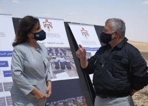 الملك يوجه الحكومة إلى الاستفادة من انخفاض أسعار النفط